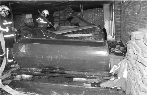 ���ݱ���Ҽ�Ŷ���ҹ����ֳ���������ʮ�ڹײģ�ͼ��